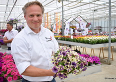 Joost Rabbering met de Violot Cream Sky 171 uit hun Bonnie Series. Deze zal volgend jaar officieel worden geintroduceerd, waarschijnlijk onder een andere naam.